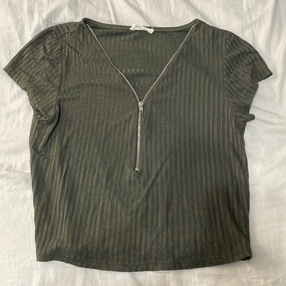 Green ribbed cotton tee shirt with silver zipper. Size small. Brand is poetry